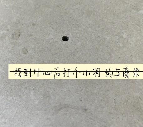 新安瓷砖空鼓维修公司专业解答在瓷砖铺贴过程中，如果砂料搅拌不均匀，将会带来以下问题